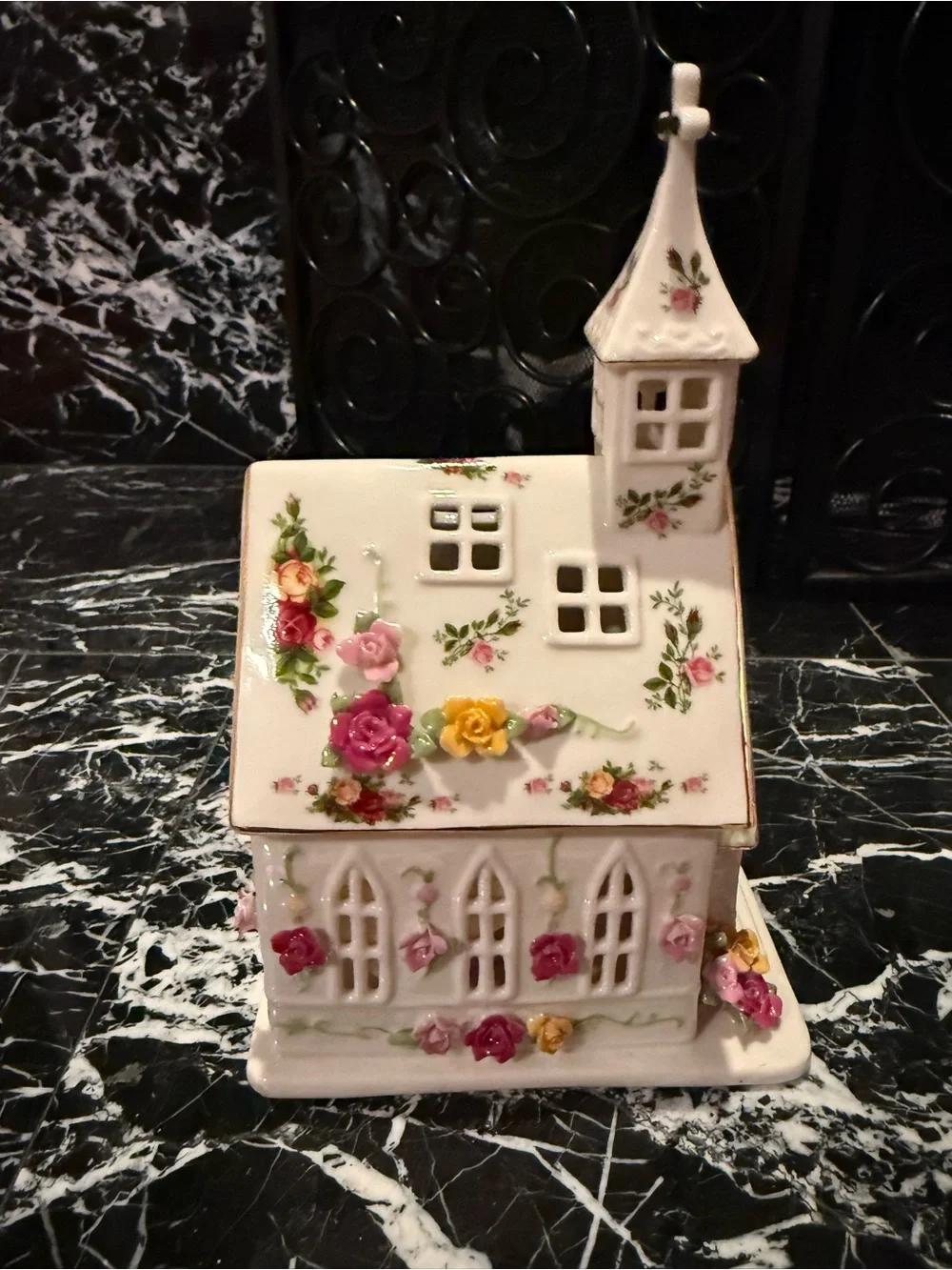 Royal Albert delicate porcelain